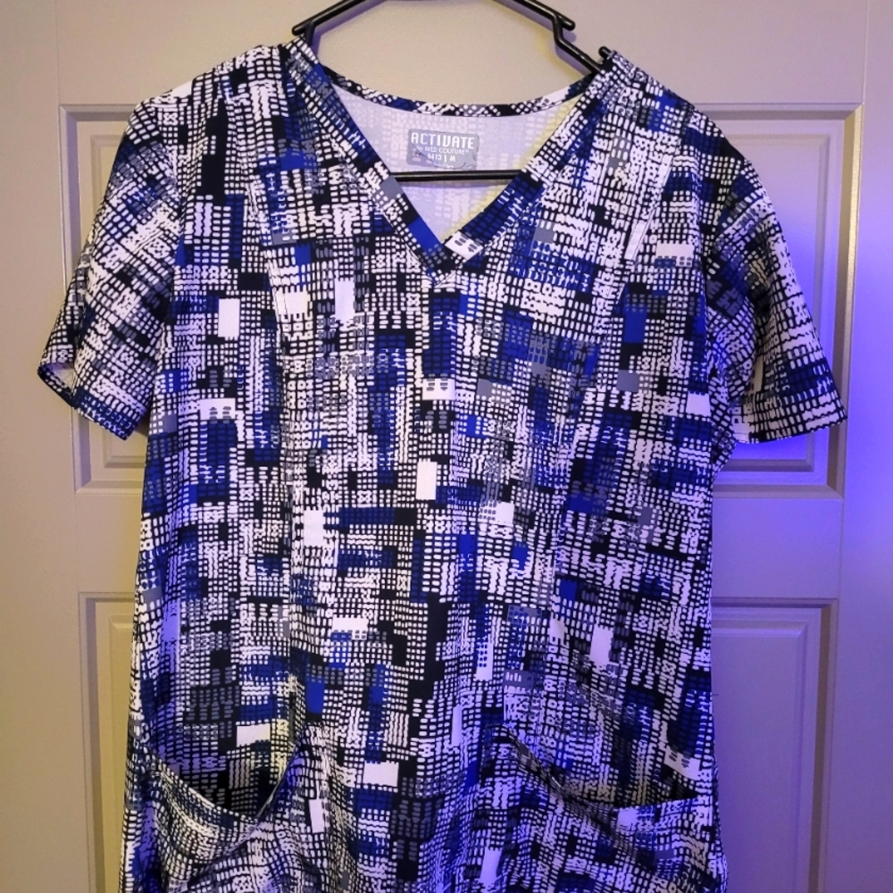 SCRUB TOP Like New M by Med Couture (Activate Line)